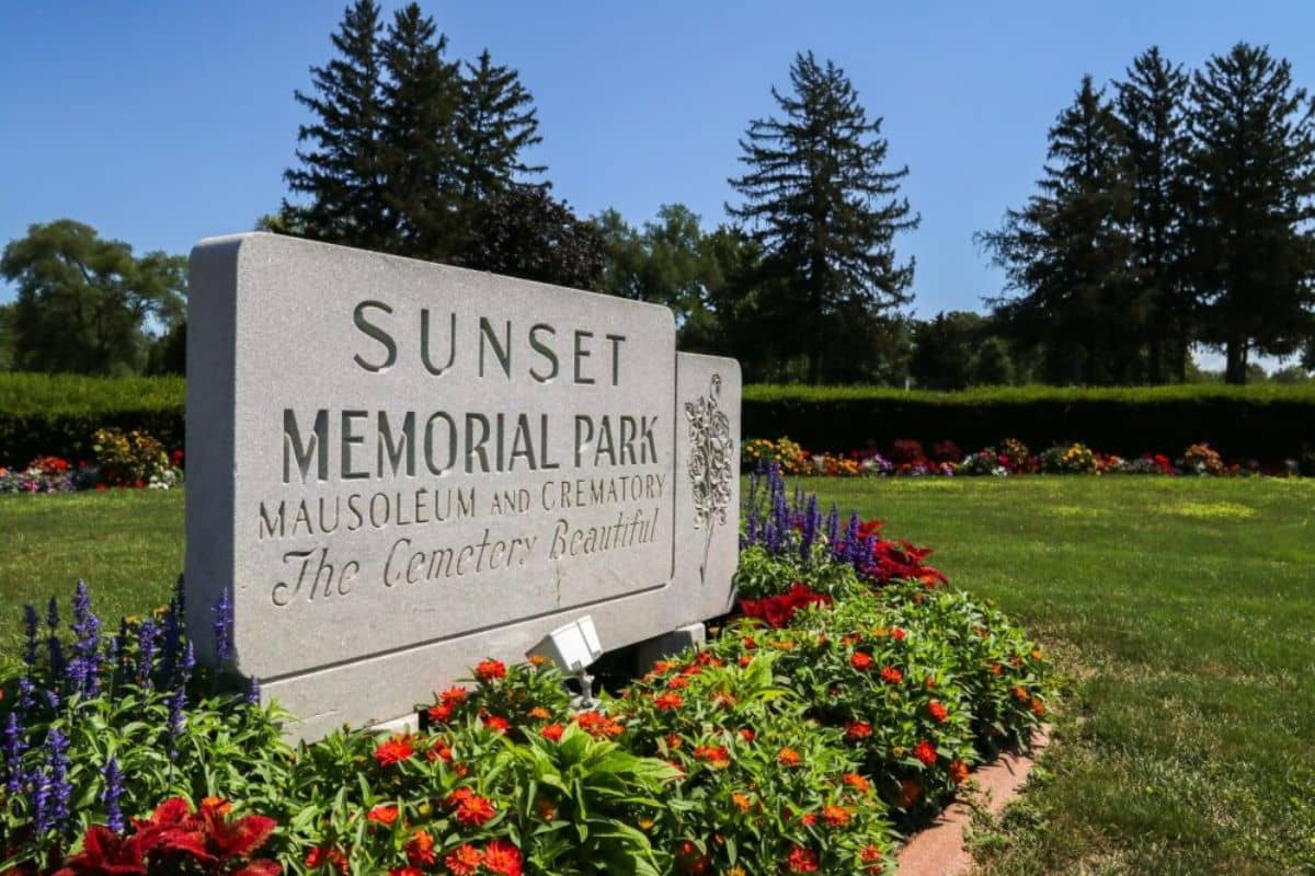 Choosing the right cemetery to bury cremains